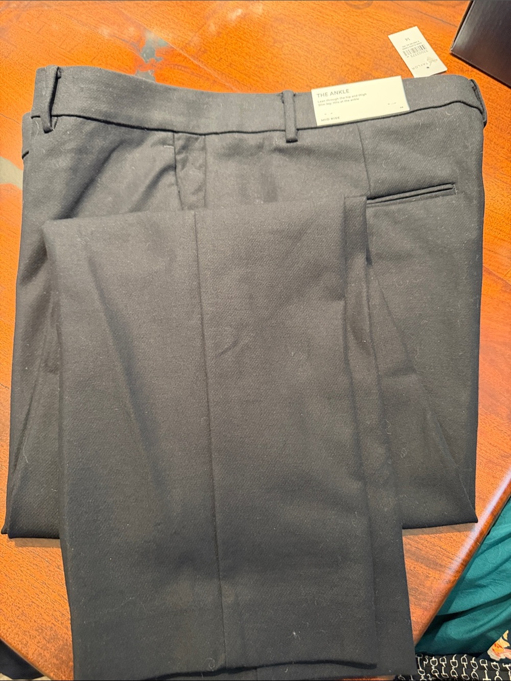 Brand New Women’sAnn Taylor Black Flat-Front Dress Pants